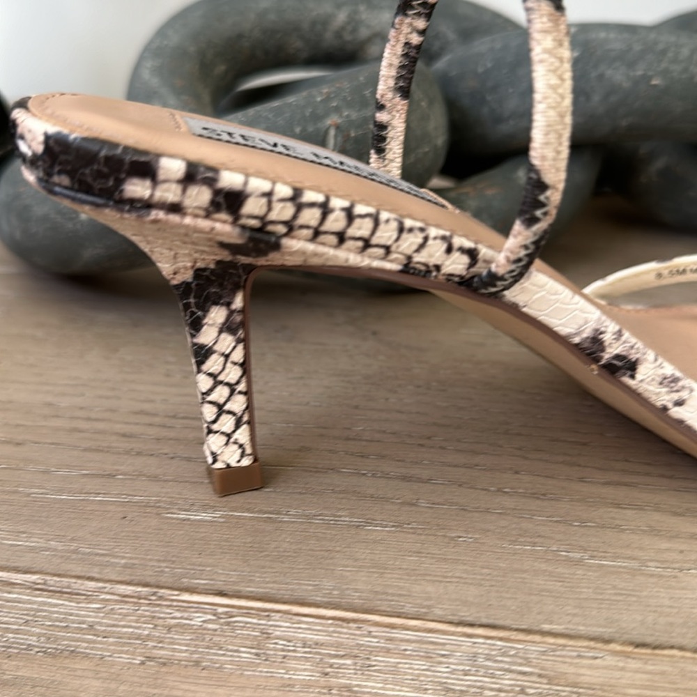Steve Madden - Sandals - GUC - Picture 6 of 10